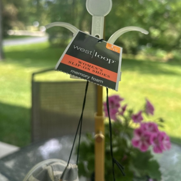 NWT-Gray and White Striped Slip-On Shoes-size 9 - Picture 2 of 5